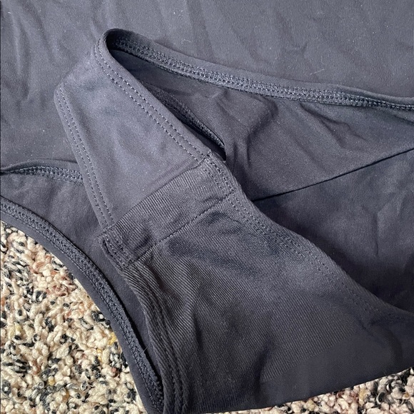 Maidenform Seamless Slimming Black Thong Bodysuit Woman’s Size M | NWT - Picture 7 of 9